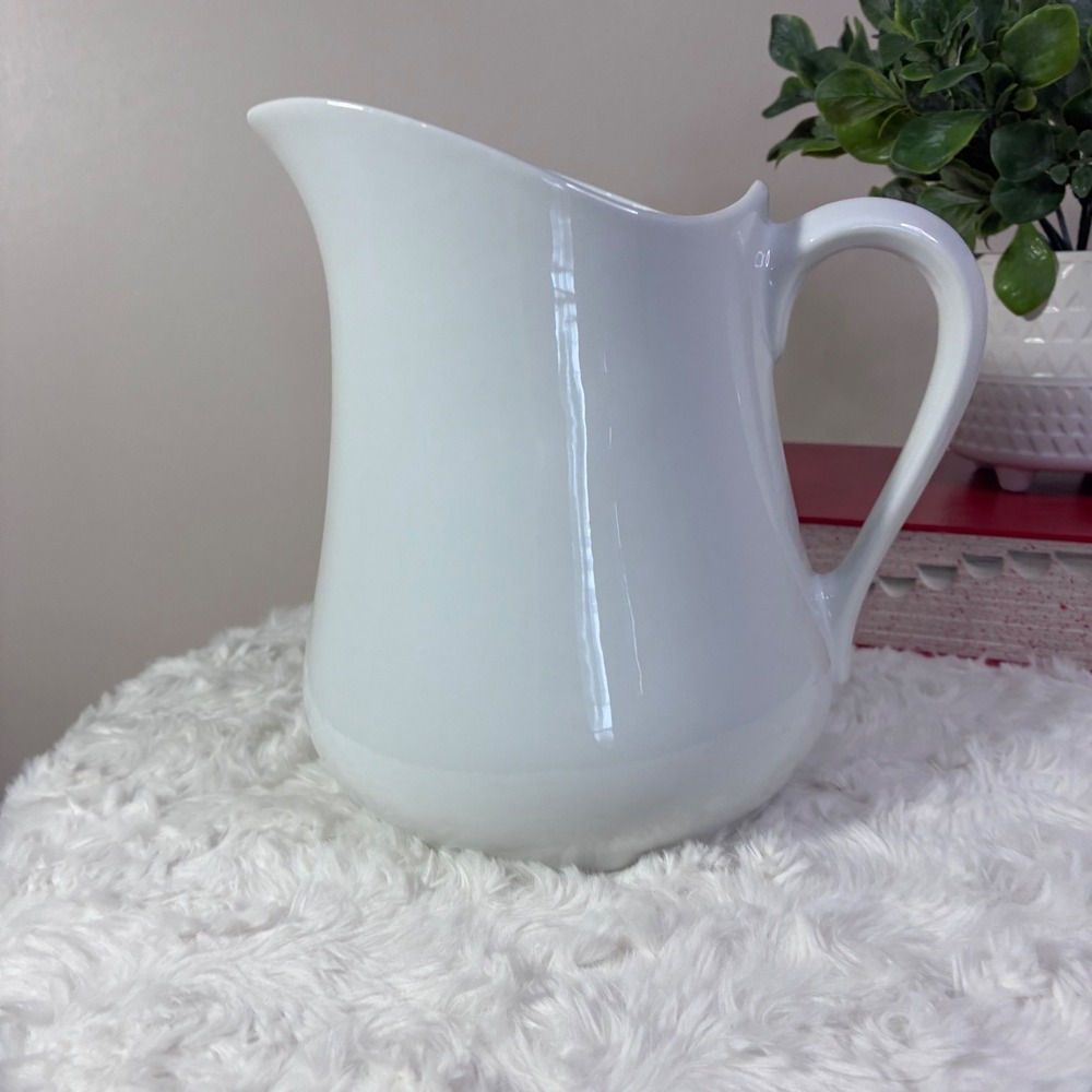 Simple Dining White Ceramic Water Pitcher Farmhouse Milk Juice Server Vase - Picture 2 of 7